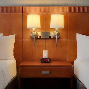 Deluxe  Queen Room Mobility or hearing accessible